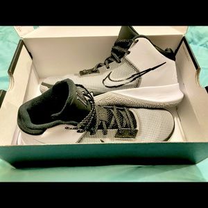 Nike Kyrie Flytrap